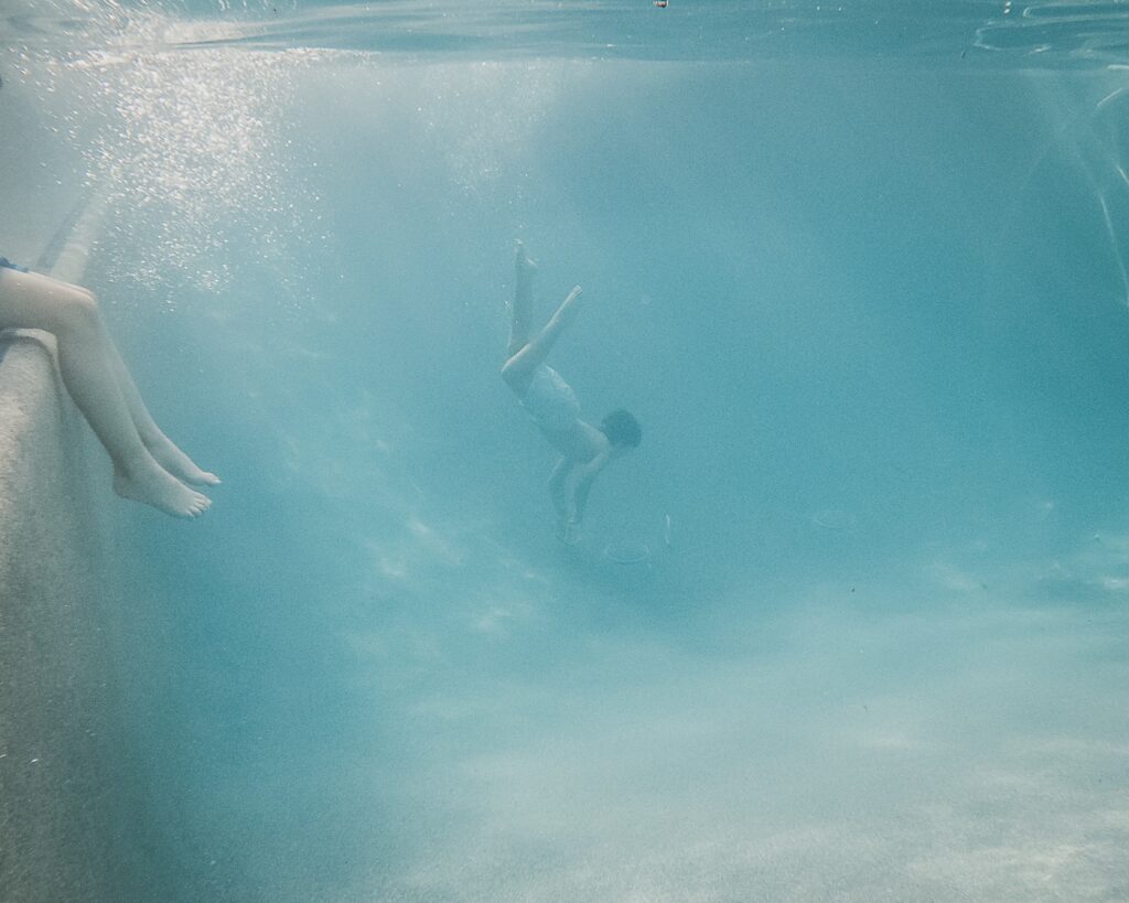 Kids underwater in the saltwater pool at Vineyard Chateau